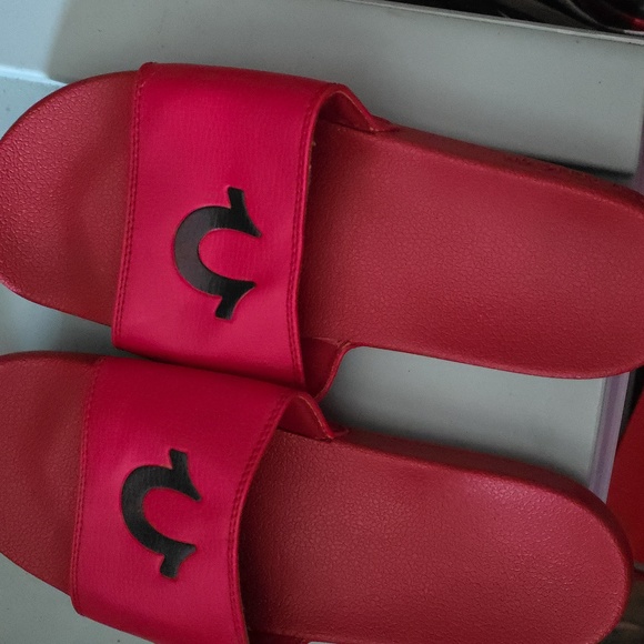 True Religon Slides - Picture 2 of 2